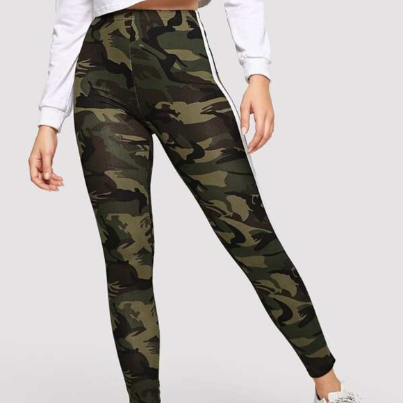 NEW!  Comfy & On Trend Side Stripe Camo Leggings - Picture 2 of 8
